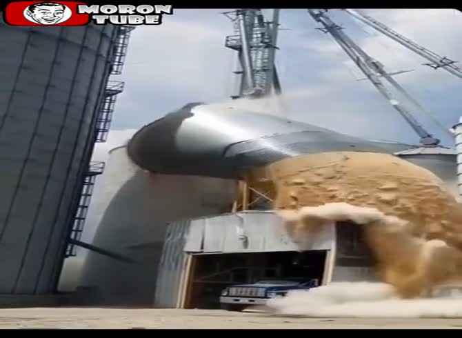 Video :When the grain drier fails, an explosion occurs